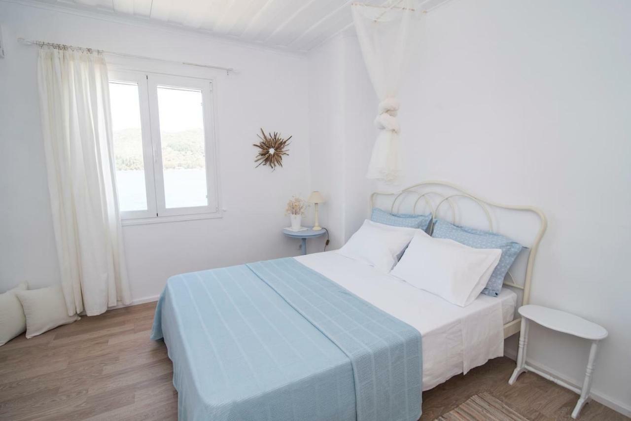 バティ Cavos Seaside Houseヴィラ エクステリア 写真